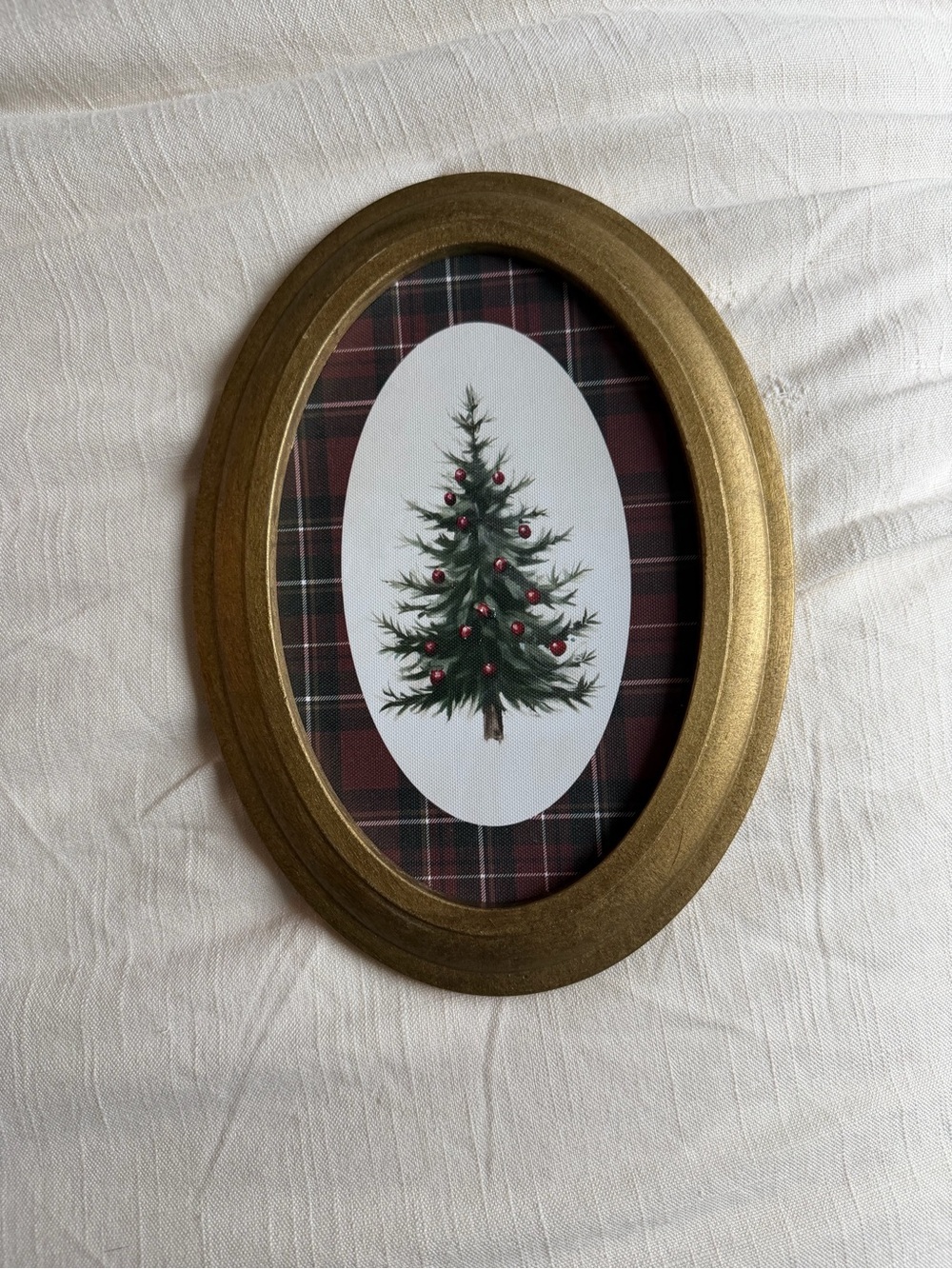 Oval Christmas Tree With Plaid Wood Wall Decor - Green & Red